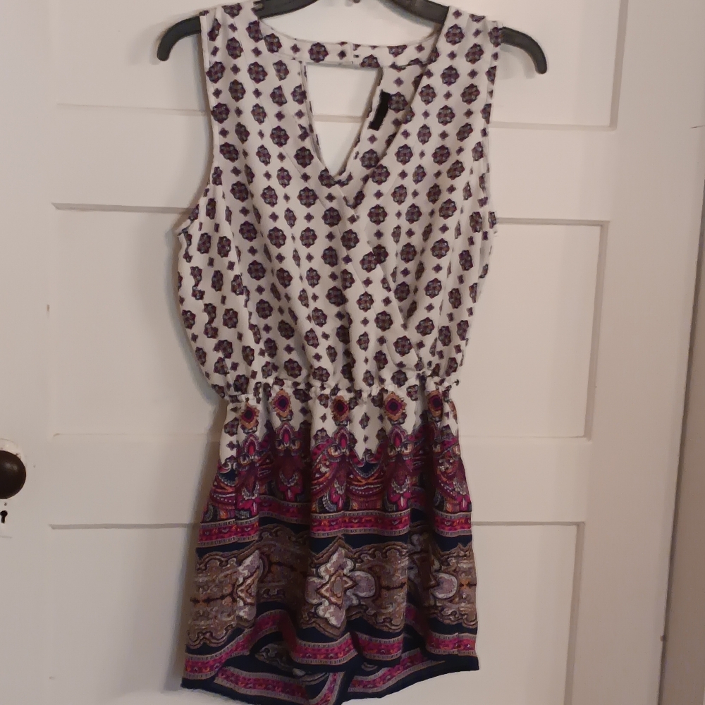 BeBop Be You Be Free Printed Colorful Shorts Romper M Vneck Front Sleeveless
